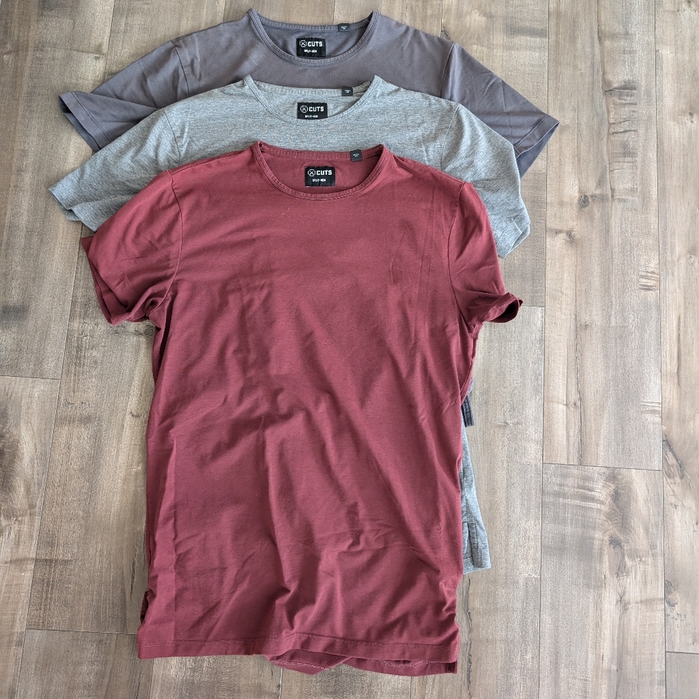 Cuts Split Hem T-shirts small